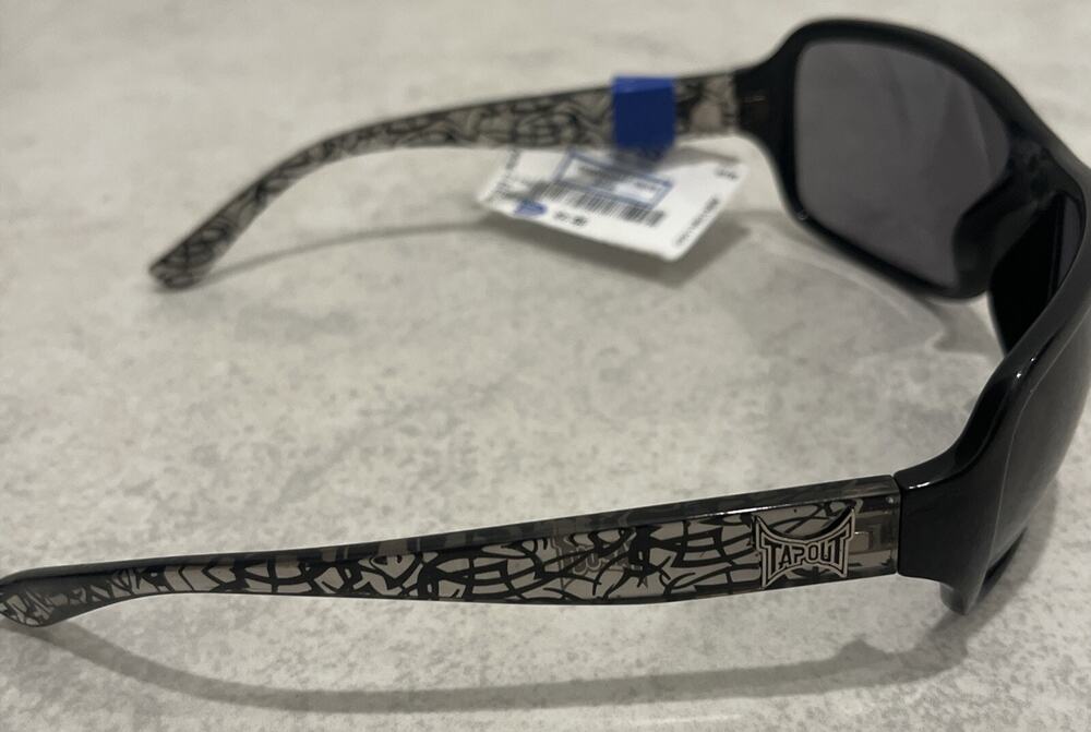 Brand New Vintage Y2K Tapout Sunglasses Grunge Web Patterns Metal Logo Rare